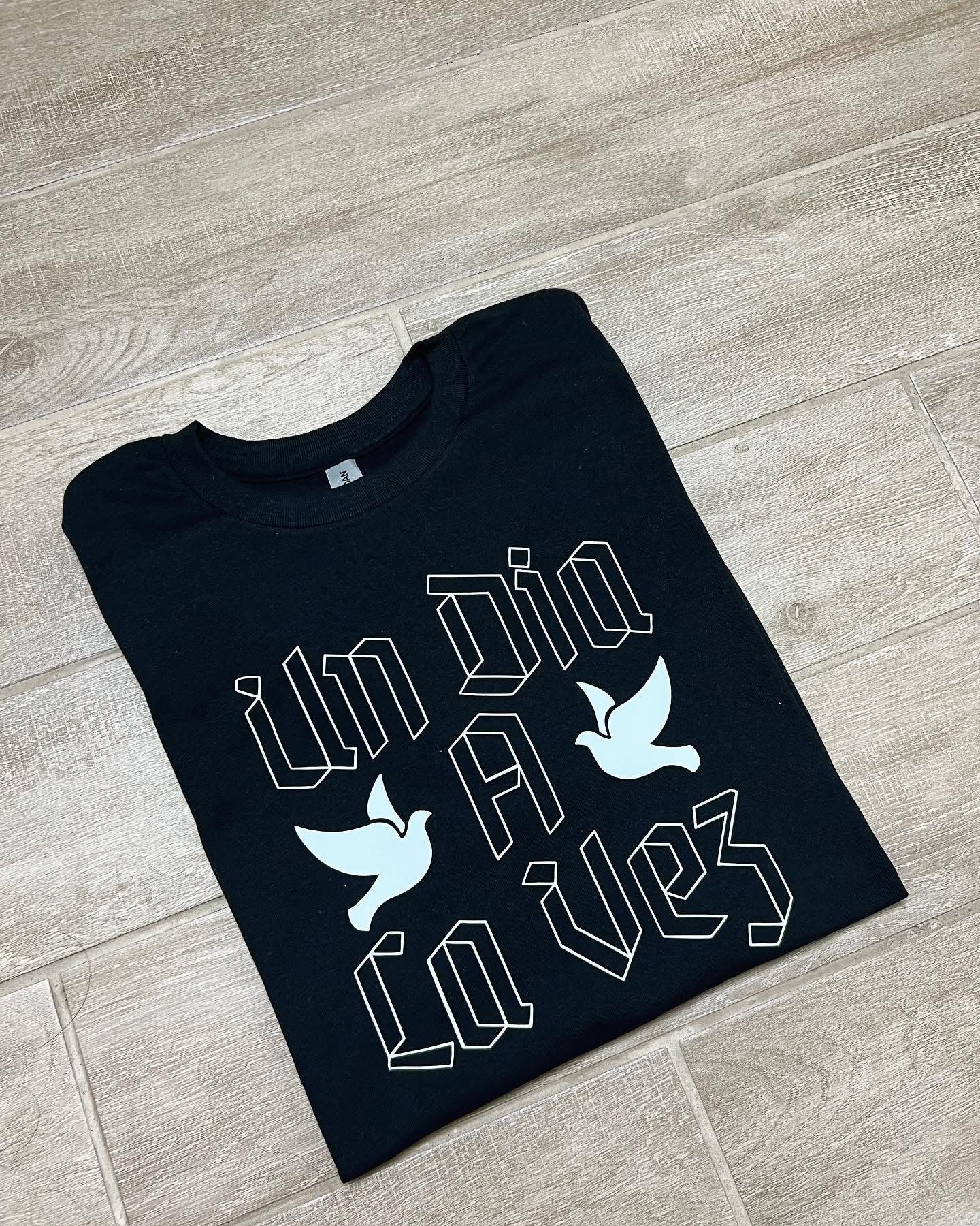 Un Día A La Vez Tshirt